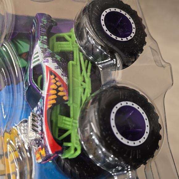 Hot Wheels Monster Trucks Batman vs Joker - Picture 3 of 5